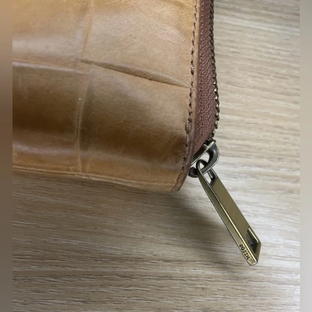 Fossil wallet preloved